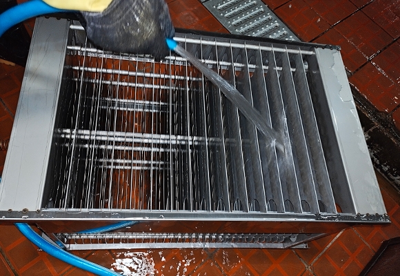 【深圳商用廚房油煙管道滅火設(shè)備】油煙管道排煙為什么不暢通？